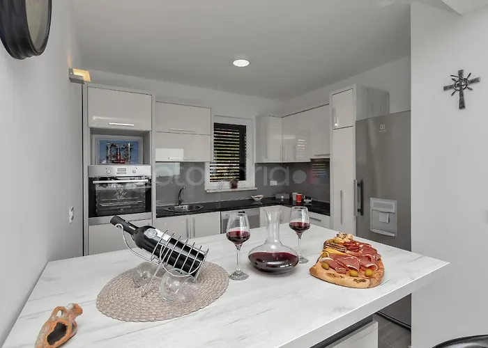 Luxury Poseidon - Free Parking Apartman