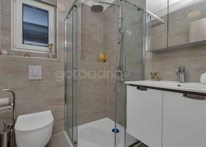 Luxury Poseidon - Free Parking Apartment